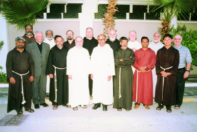 Abu Dhabi - Il padre generale dei Cappuccini con i vari Ministri Provinciali che hanno i loro religiosi impegnati nel Vicariato Apostolico. E' presente anche il Nunzio Apostolico Mons. Giuseppe De Andrea ed il Vescovo Mons. Bernardo Gremoli