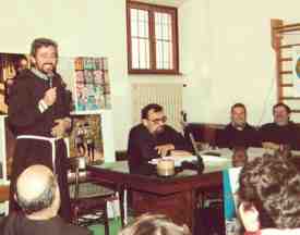 Siena - P. Santino Doratiotto parla ad un convegno Missionario